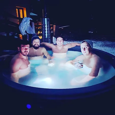 Pod Lasem Gospodarstwo agroturystyczne *